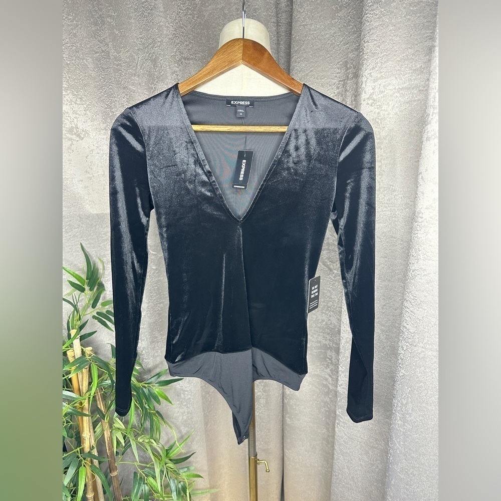 NWT Express V-Neck Long Sleeve Velvet Bodysuit Black Women’s Sz XS